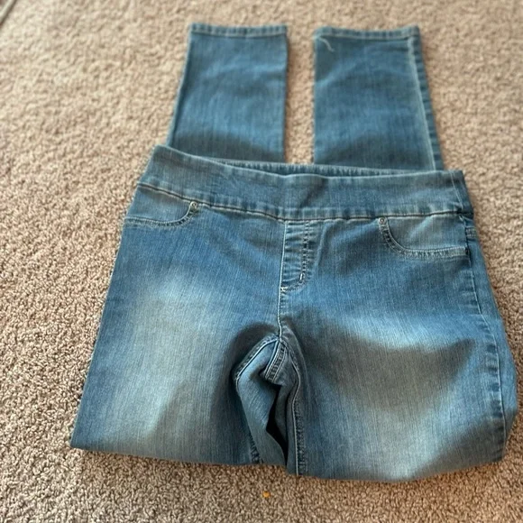 Chico’s Women’s Straight Leg Jeans

Size 0 - Picture 2 of 6